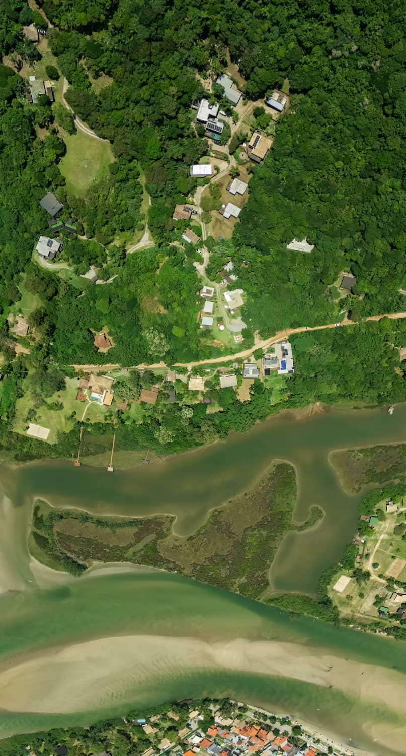 A fundação e arquitetura rústica